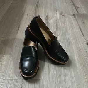 Naturalizar heeled loafer shoes